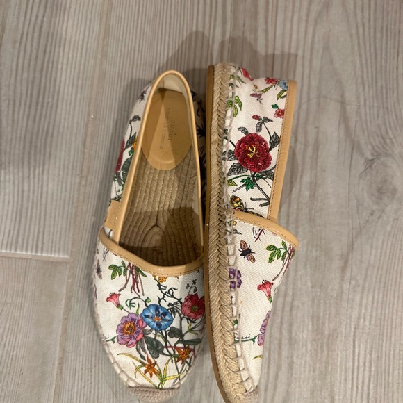 Espadrilles - Picture 2 of 3